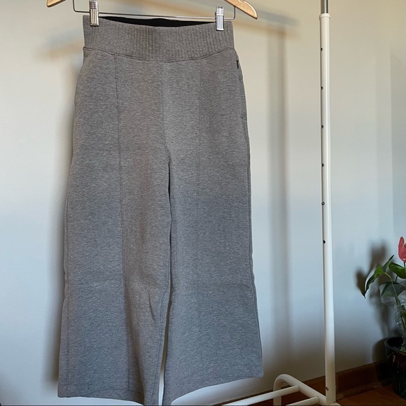 Lululemon Limited Edition Grey Culottes (wide leg capri) - Picture 1 of 4
